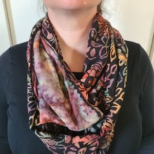 Reverseable infinity scarf